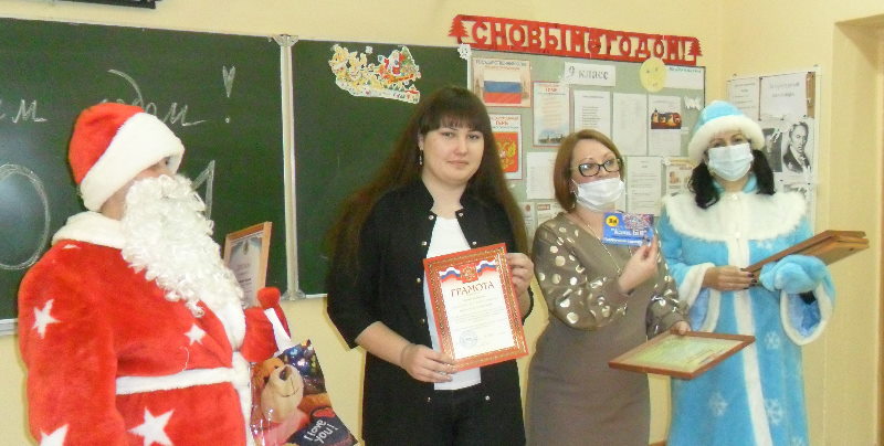 Награждение лучших учеников 9 класса СОШ в п. Михайлово