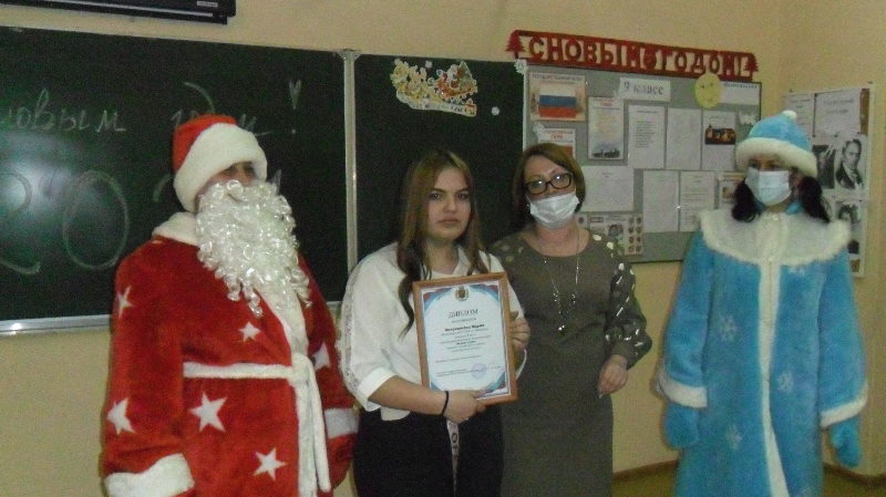 Награждение лучших учеников 9 класса СОШ в п. Михайлово