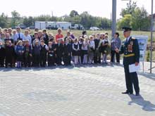 Выступление ветеранов при открытие памятных знаков в п. Михайлово