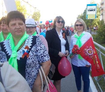 Коллектив Михайловской школы на параде
